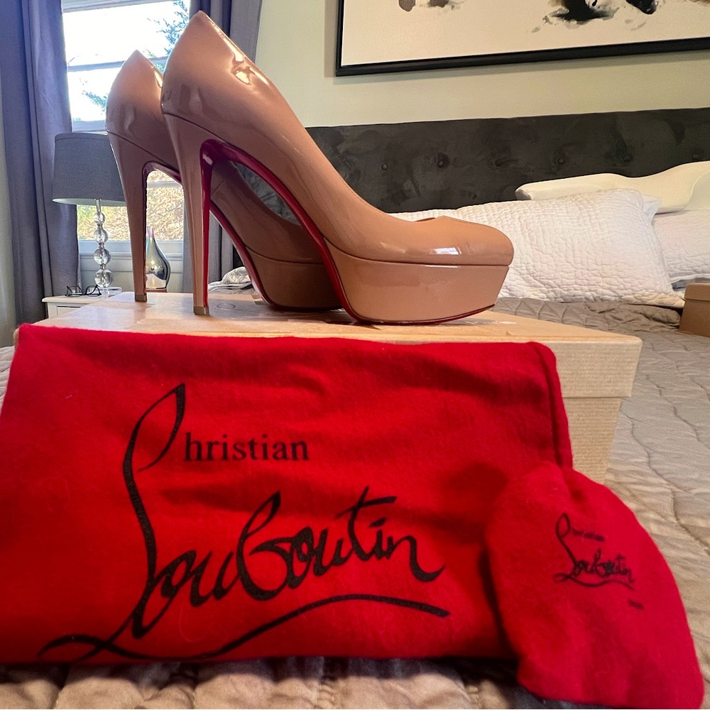 Authentic Christian Louboutin Bianca 120mm Nude Patent heels Size 38.5